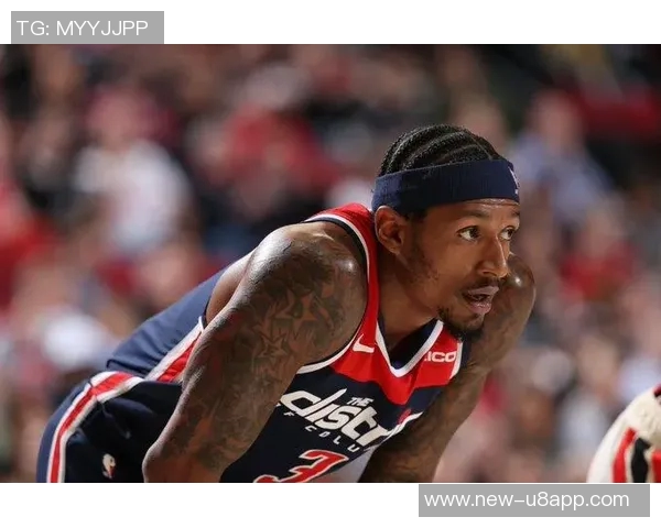 比尔展现全面能力强大的适应力助力球队攻防转换 比尔展现全面能力强大的适应力助力球队攻防转换